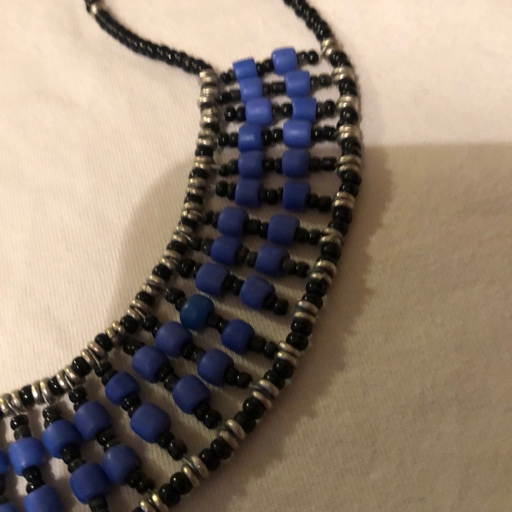 Black and blue beaded necklace - Picture 3 of 5